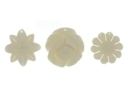 NATURAL BONE FLOWER 25 X 30 MM PENDANT (3) Online now